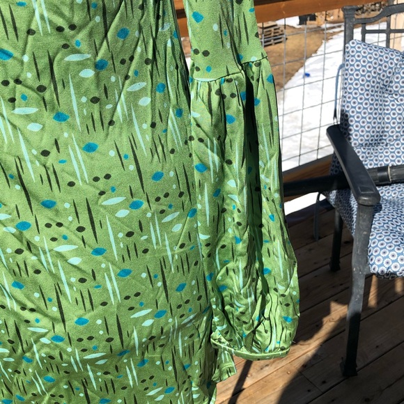 Silk patterned dress with exciting sleeves - Picture 2 of 6